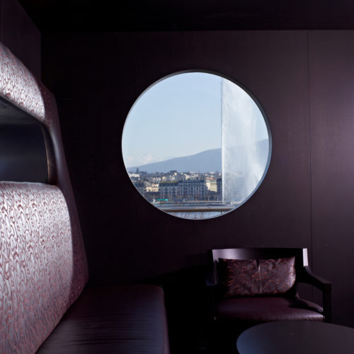 Vue du restaurant et du bar Floor Two du Grand Hôtel Kempinski à Genève